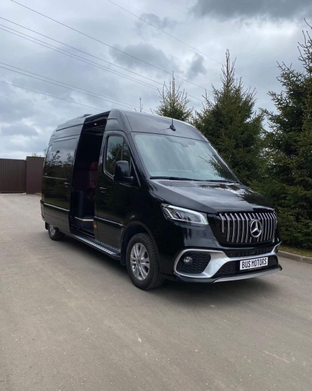 Photo Mercedes Benz Sprinter W907 W910 zestaw karoserii przedni zderzak Sport tuning 2018-2025 (z czujnikiem parkowania). Ze światłami przeciwmgłowymi w tym projekcie zderzaka, grill przedni gratis | DL Auto Design