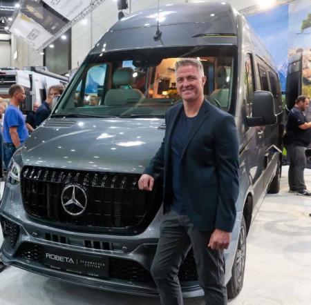 Photo Mercedes Benz Sprinter W907 W910 zestaw karoserii przedni zderzak Sport tuning 2018-2025 (z czujnikiem parkowania). Ze światłami przeciwmgłowymi w tym projekcie zderzaka, grill przedni gratis | DL Auto Design