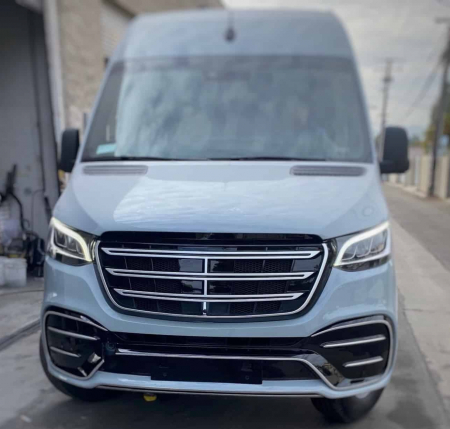 Photo Mercedes Benz Sprinter W907 W910 zestaw karoserii przedni zderzak Elegance tuning 2018-2025 (z czujnikiem parkowania). Grill przedni gratis | DL Auto Design