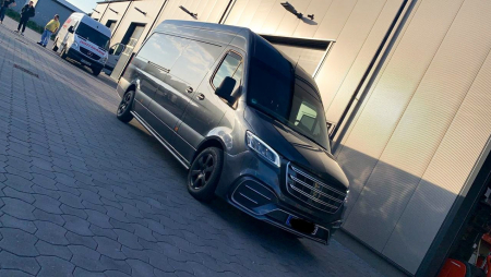 Photo Mercedes Benz Sprinter W907 W910 zestaw karoserii przedni zderzak Elegance tuning 2018-2025 (z czujnikiem parkowania). Grill przedni gratis | DL Auto Design