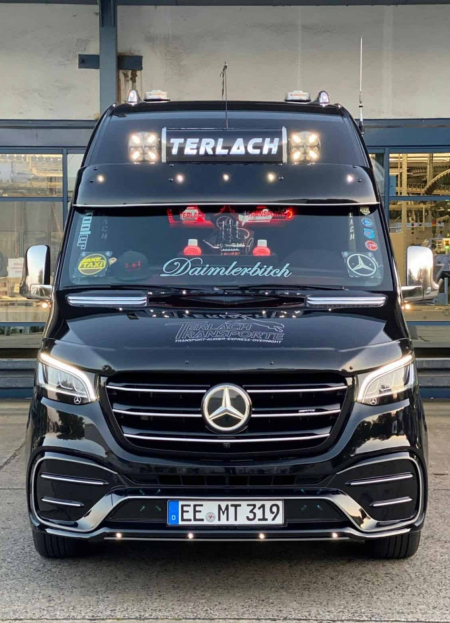 Photo Mercedes Benz Sprinter W907 W910 zestaw karoserii przedni zderzak Elegance tuning 2018-2025 (z czujnikiem parkowania). Grill przedni gratis | DL Auto Design