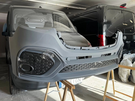 Photo Mercedes Benz Sprinter W907 W910 zestaw karoserii przedni zderzak Facelift tuning 2018-2025 (z czujnikiem parkowania). Ze światłami przeciwmgłowymi w tym projekcie zderzaka, grill przedni gratis | DL Auto Design