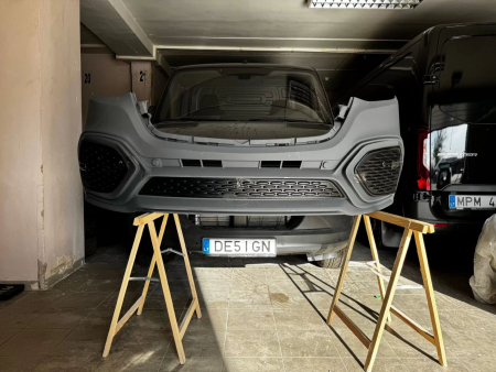 Photo Mercedes Benz Sprinter W907 W910 zestaw karoserii przedni zderzak Facelift tuning 2018-2025 (z czujnikiem parkowania). Ze światłami przeciwmgłowymi w tym projekcie zderzaka, grill przedni gratis | DL Auto Design